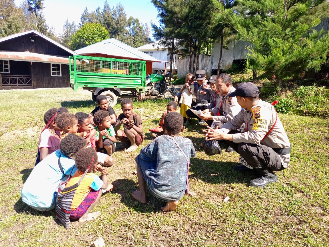 Anak-Anak Pedalaman Papua Sangat Membutuhkan Pendidikan