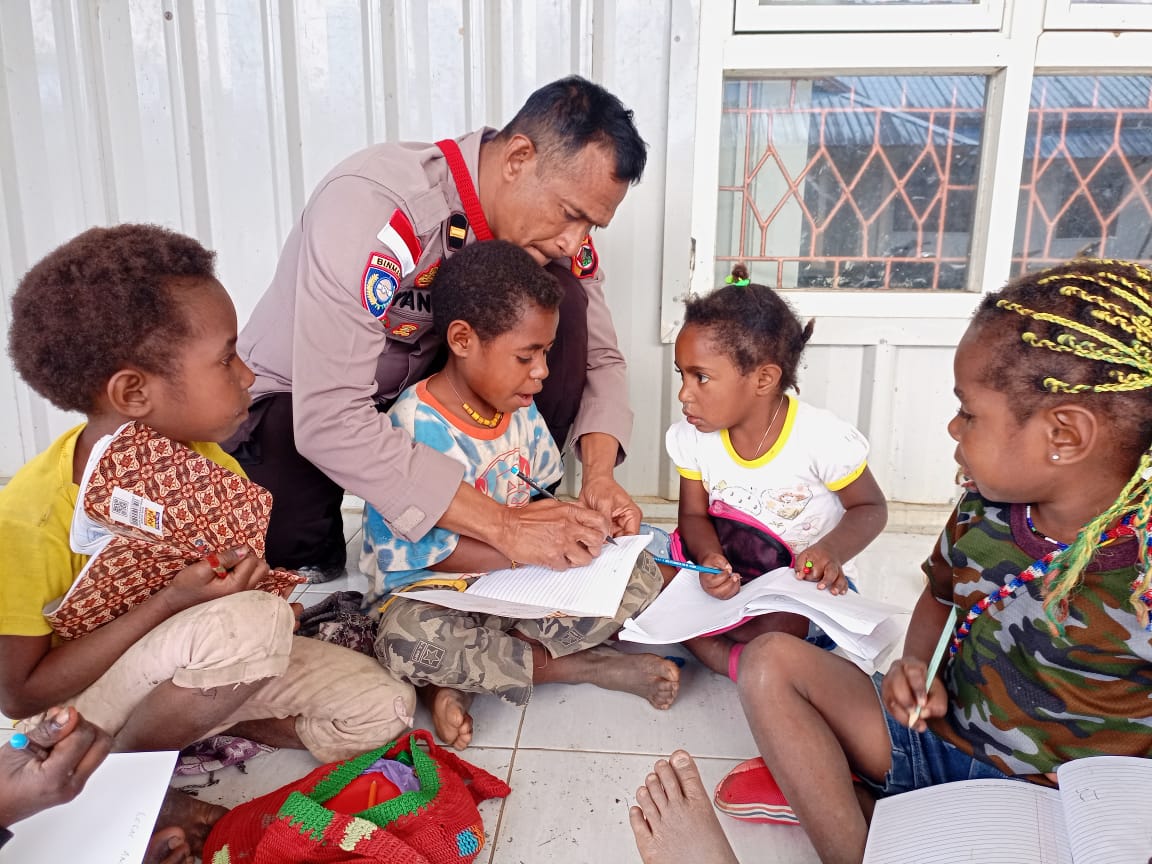 Binmas Noken Polri Laksanakan Program Si Ipar di Kampung Kago, Puncak