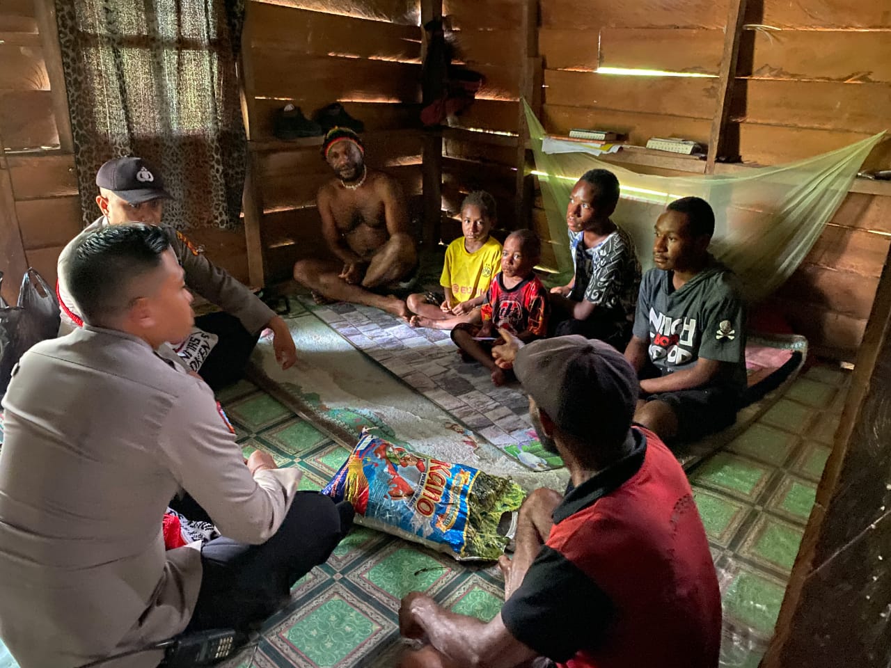 Jalin Silaturahmi Bersama Tokoh Masyarakat, Satgas Binmas Noken Sampaikan Pesan Kamtibmas