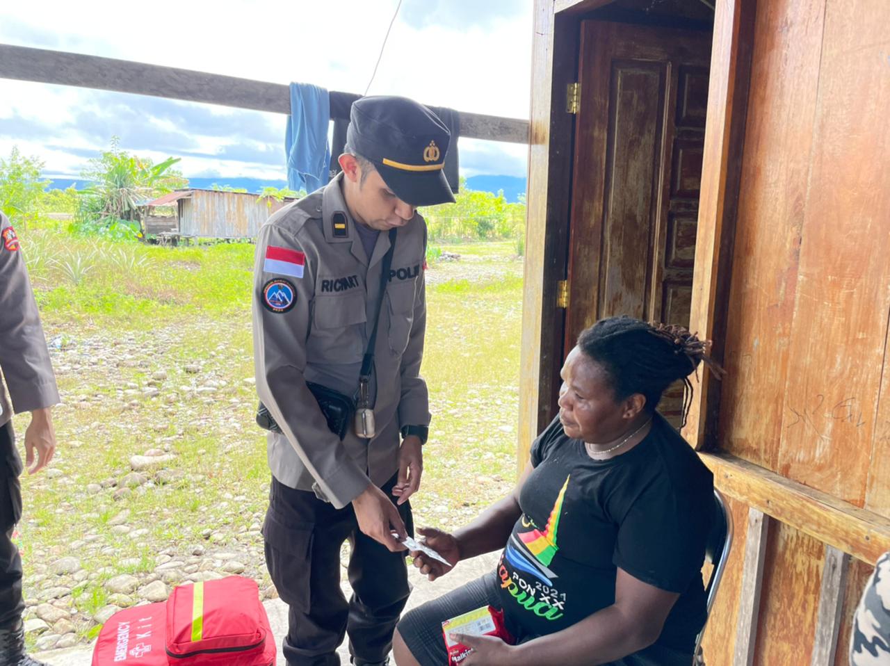 Berikan Layanan Kesehatan Warga Kampung Kenyam Melalui Program KELADI SAGU