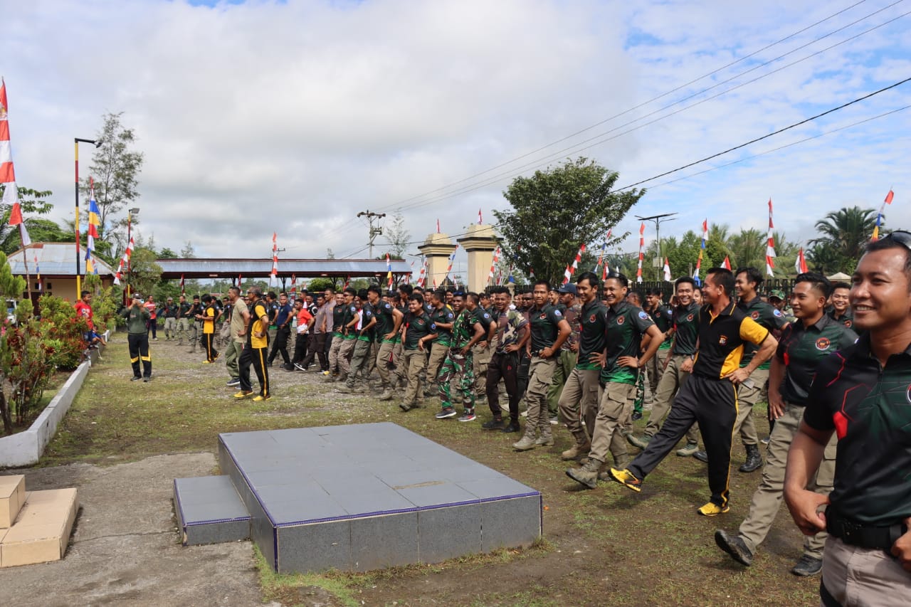 Sinergitas TNI-Polri Adakan Olahraga Bersama di Kabupaten Yahukimo