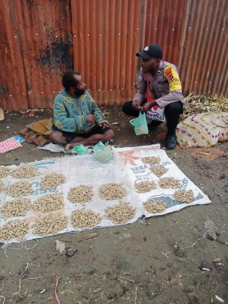 Tak Kenal Lelah Binmas Noken Polri Terus Lakukan Himbauan Kamtibmas