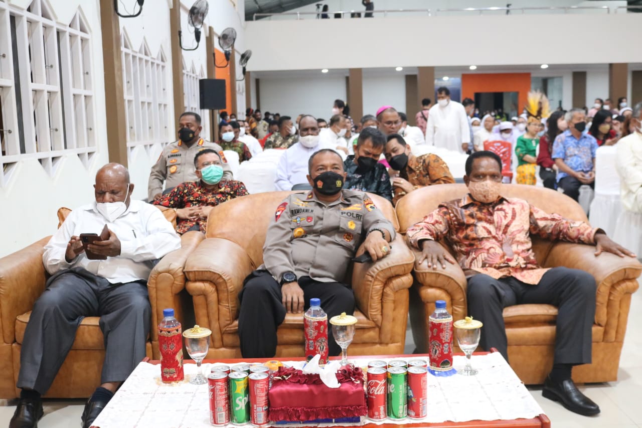 Wakapolda Papua Hadiri Kegiatan Ceremonial Syukuran Peresmian Mgr Petrus Canisius Mandagi MSC