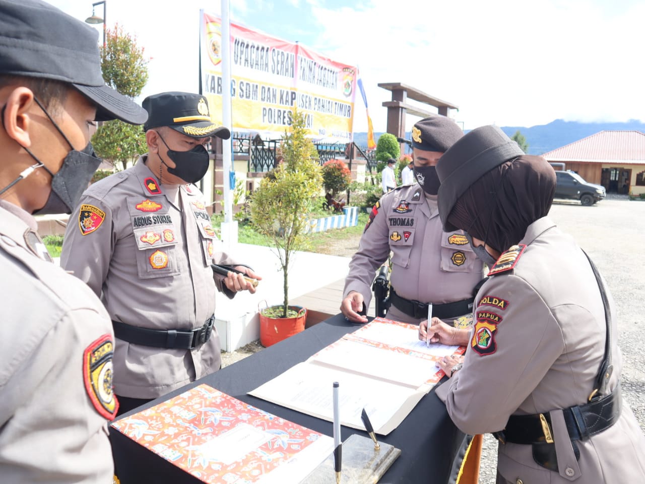 Kapolres Paniai Pimpin Upacara Sertijab Kabag SDM dan Kapolsek Paniai Timur