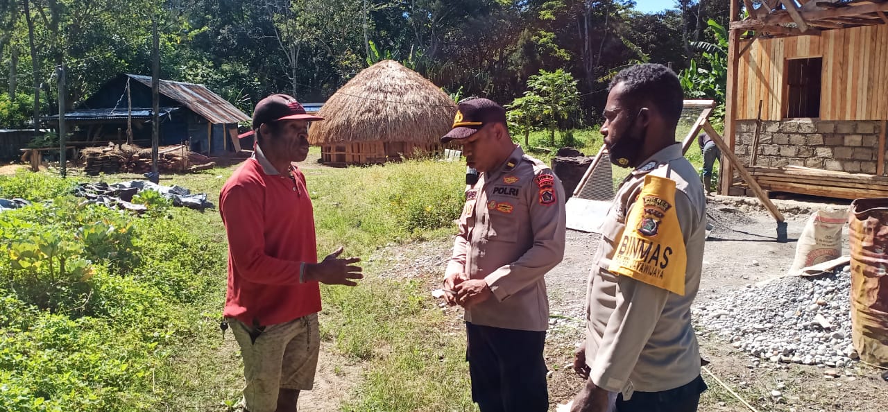 Dengan Penuh Kepedulian, Binmas Noken Jayawijaya Kunjungi Spot Pertanian Sayur milik Bapak Matius Matuan