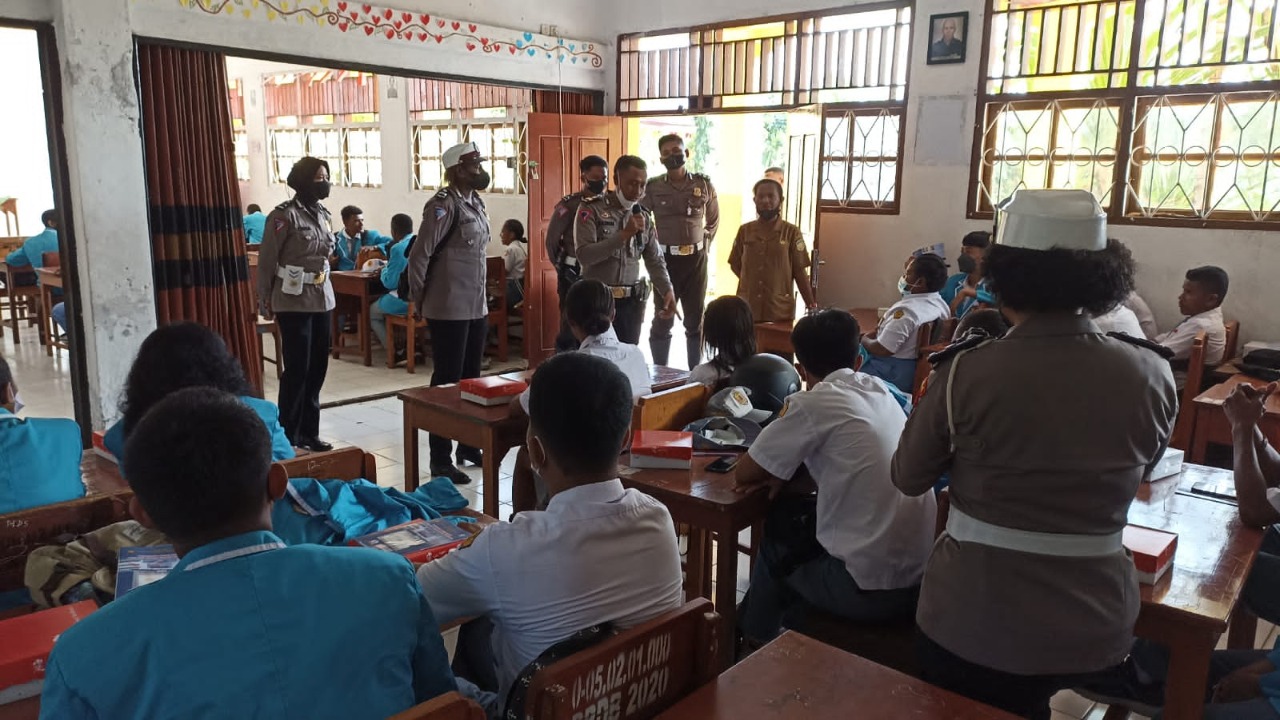 Police Go To School Sambangi Tiga SMU di Kota Jayapura