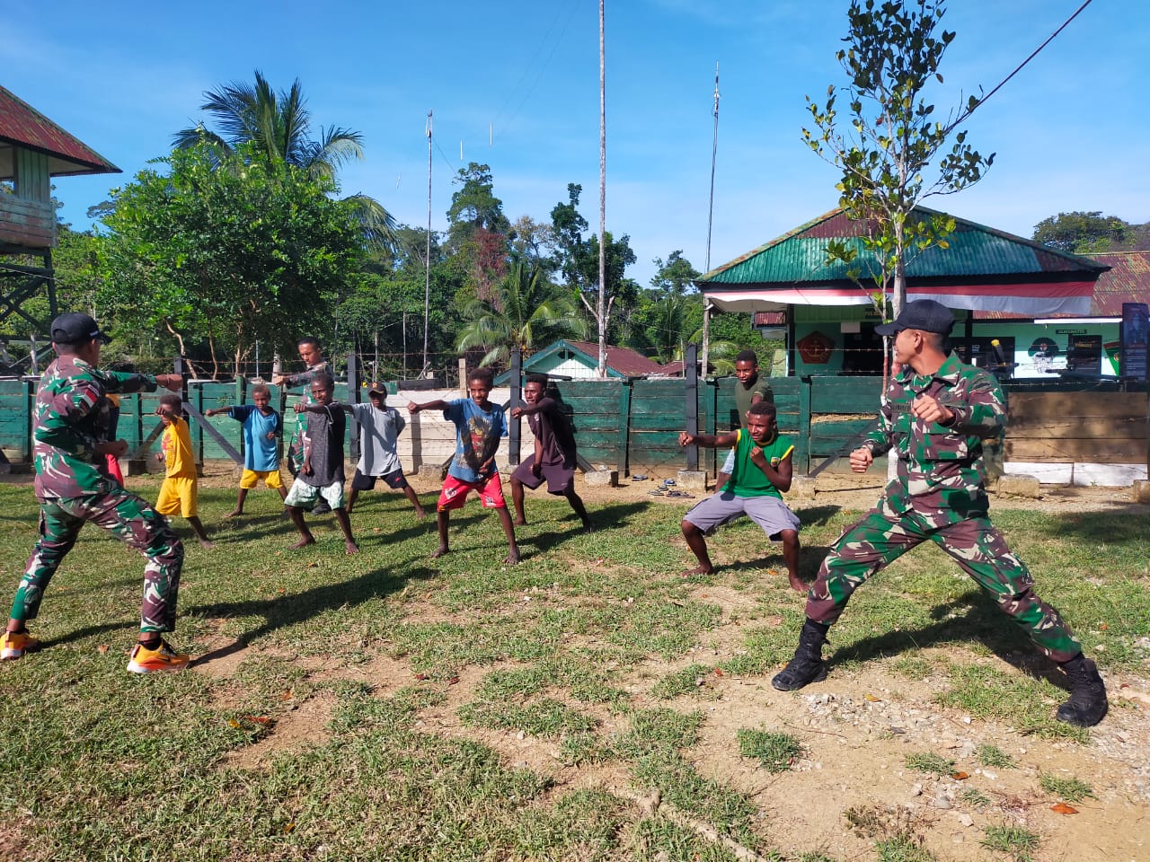 Bentuk Mental Sejak Dini, Satgas Yonif 126/KC Ajarkan Seni Bela Diri