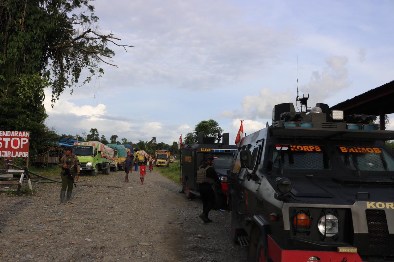 Satgas Damai Cartenz Kembali Kawal Pendistribusian Bama Untuk Masyarakat Nduga