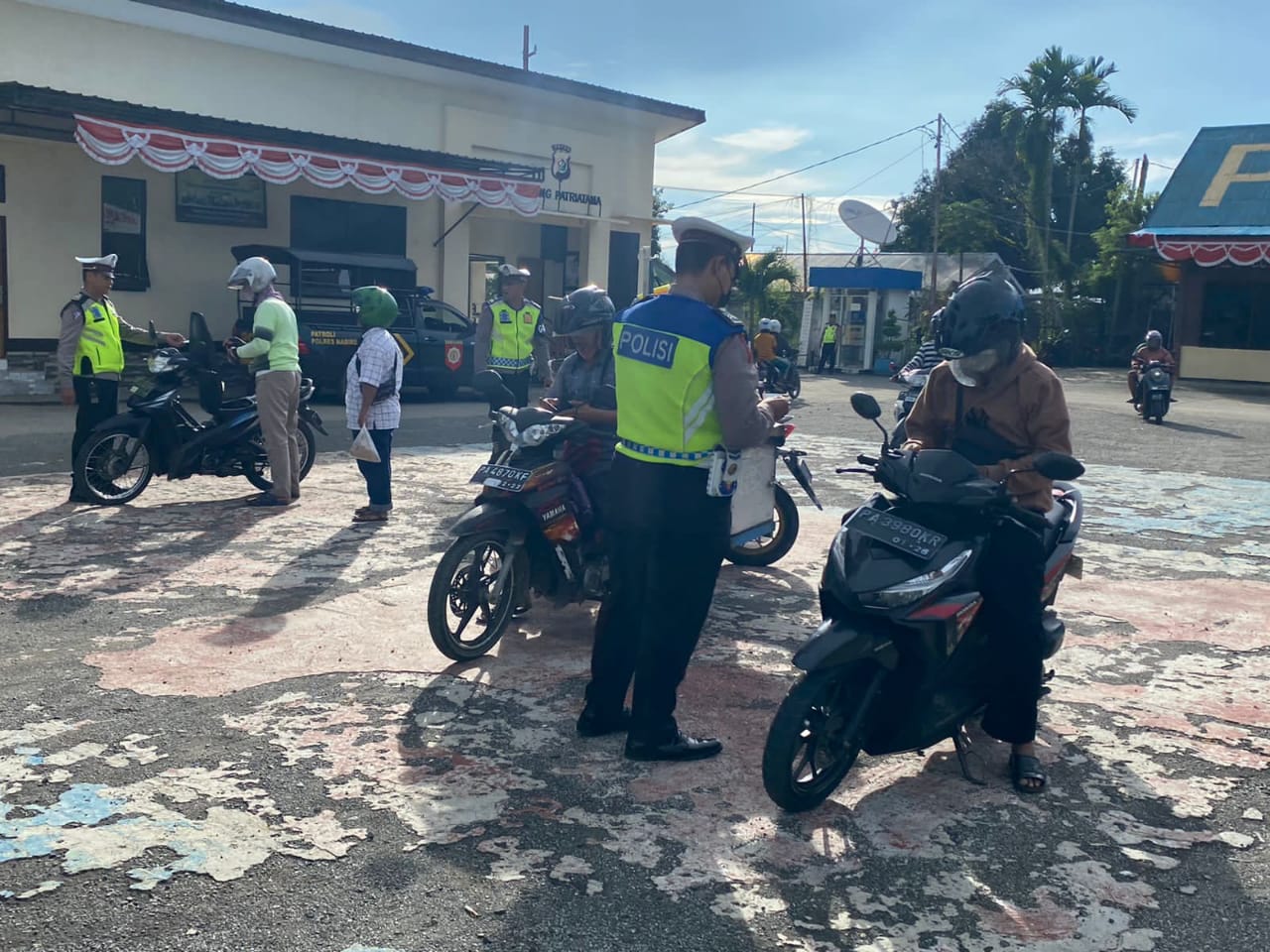 Puluhan Pelanggar Diberikan Sanksi Tilang Saat Polisi Gelar Razia Kendaraan Di Nabire