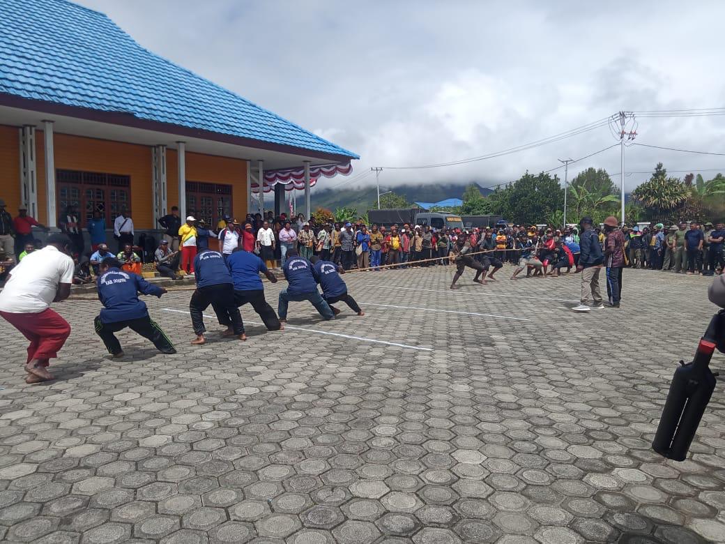 Jelang Peringatan HUT RI ke 77 Kapolres Dogiyai Gelar Lomba Tarik Tambang