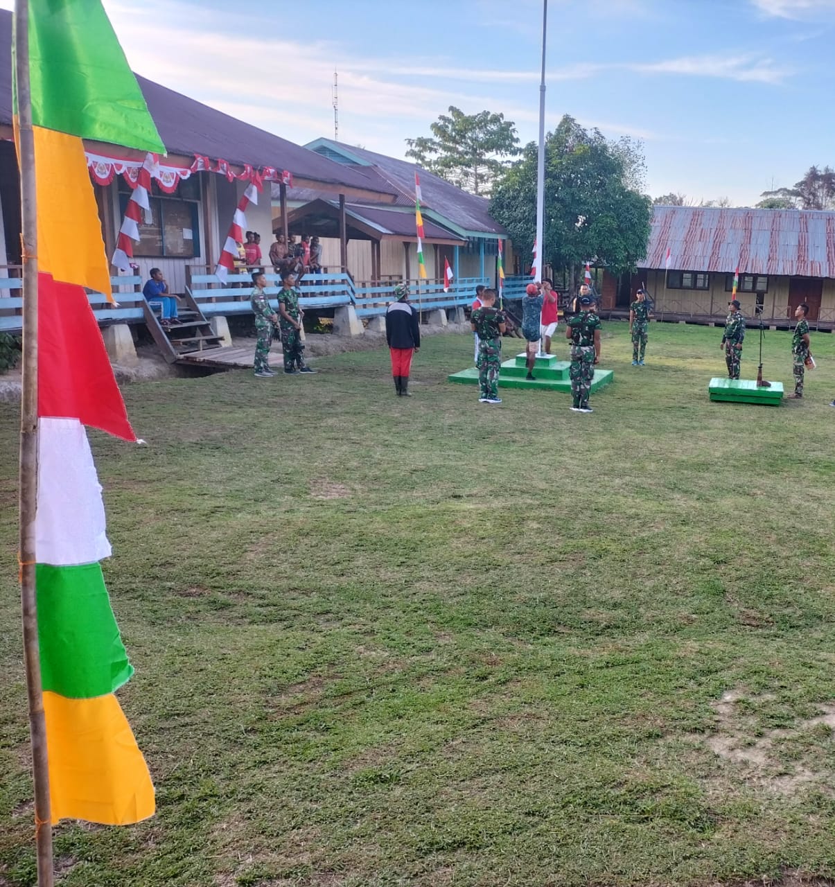 Jelang Peringatan HUT Ke-77 RI, Satgas Yonif 126/KC Bentuk Dan Latih Siswa-Siswi Perbatasan Jadi Paskibra