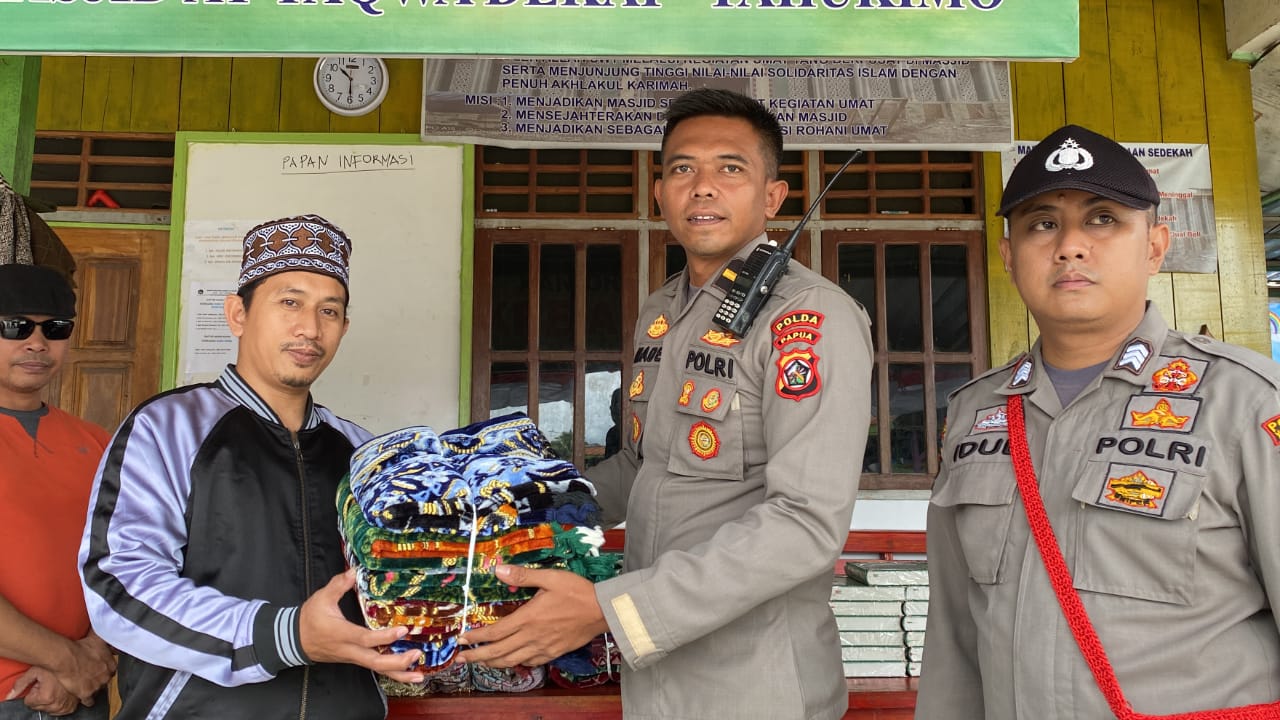 Ops Damai Cartenz-2022 Salurkan Bantuan Alumni Akpol 94 Kepada Masyarakat Yahukimo