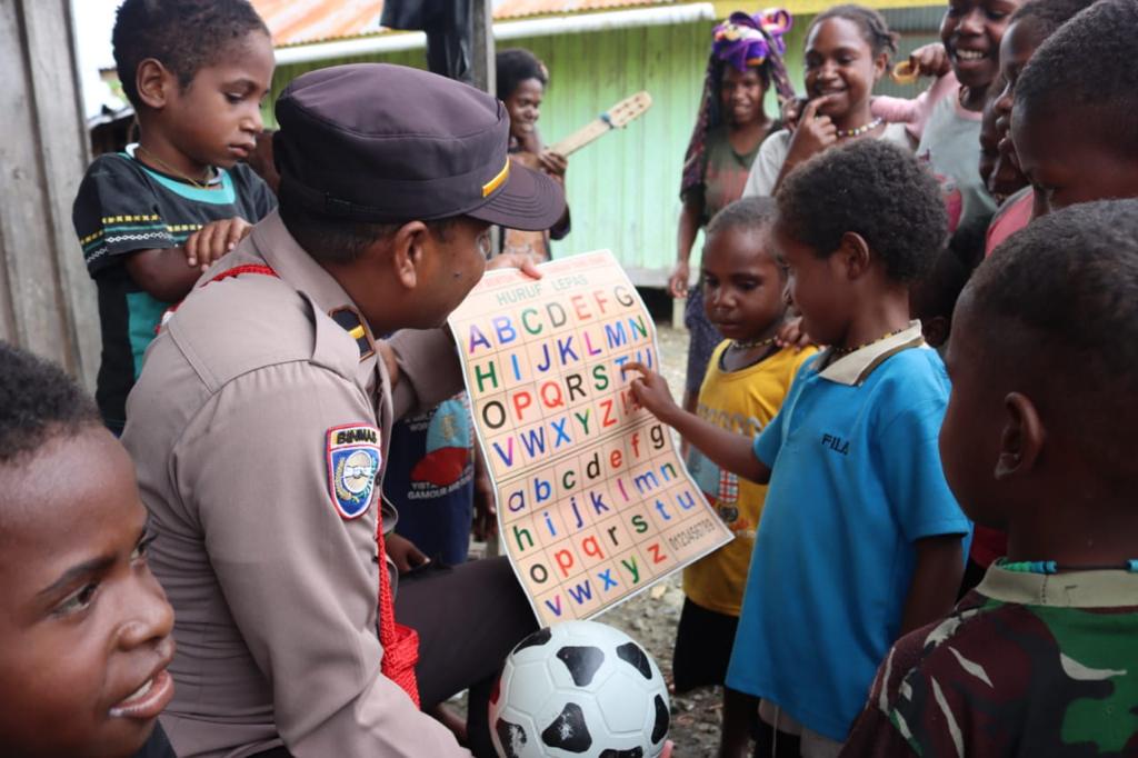 Begini Metode Binmas Noken dalam Mengajar Anak – Anak Di Kampung Gulama Melalui Program SI-IPAR