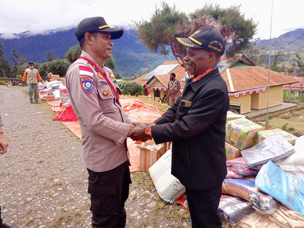 Pemerintah Kabupaten Puncak Menyalurkan Ratusan Bantuan Sosial Kepada Masyarakat
