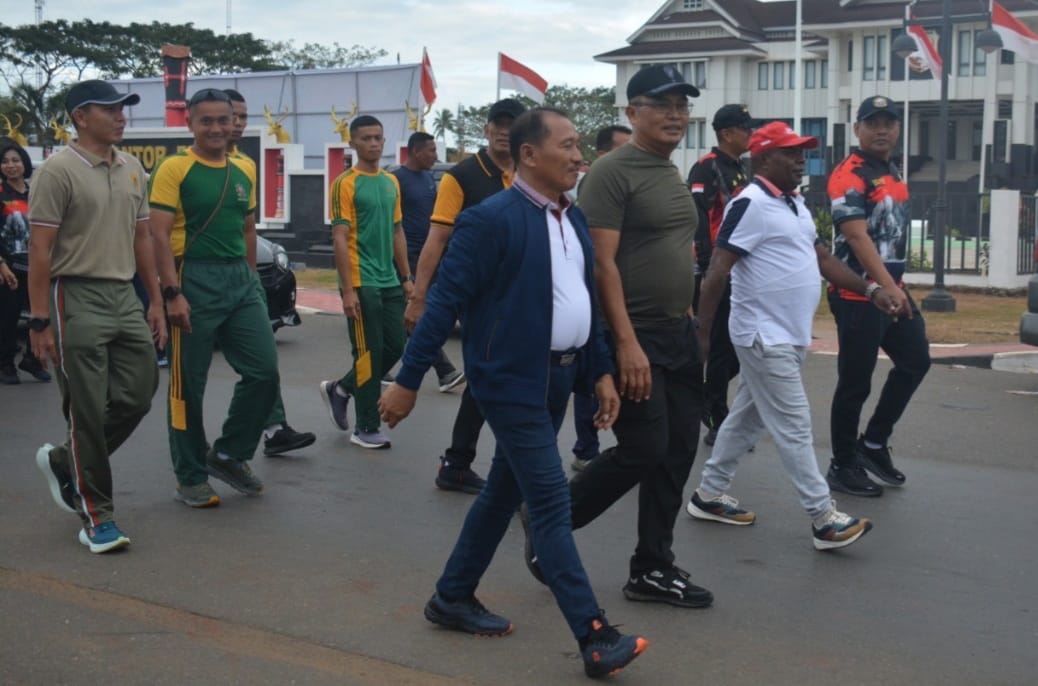 Wujudkan Sinergitas TNI-Polri, Danrem 174/ATW Merauke Laksanakan Jalan Santai Dan Senam Bersama TNI-Polri