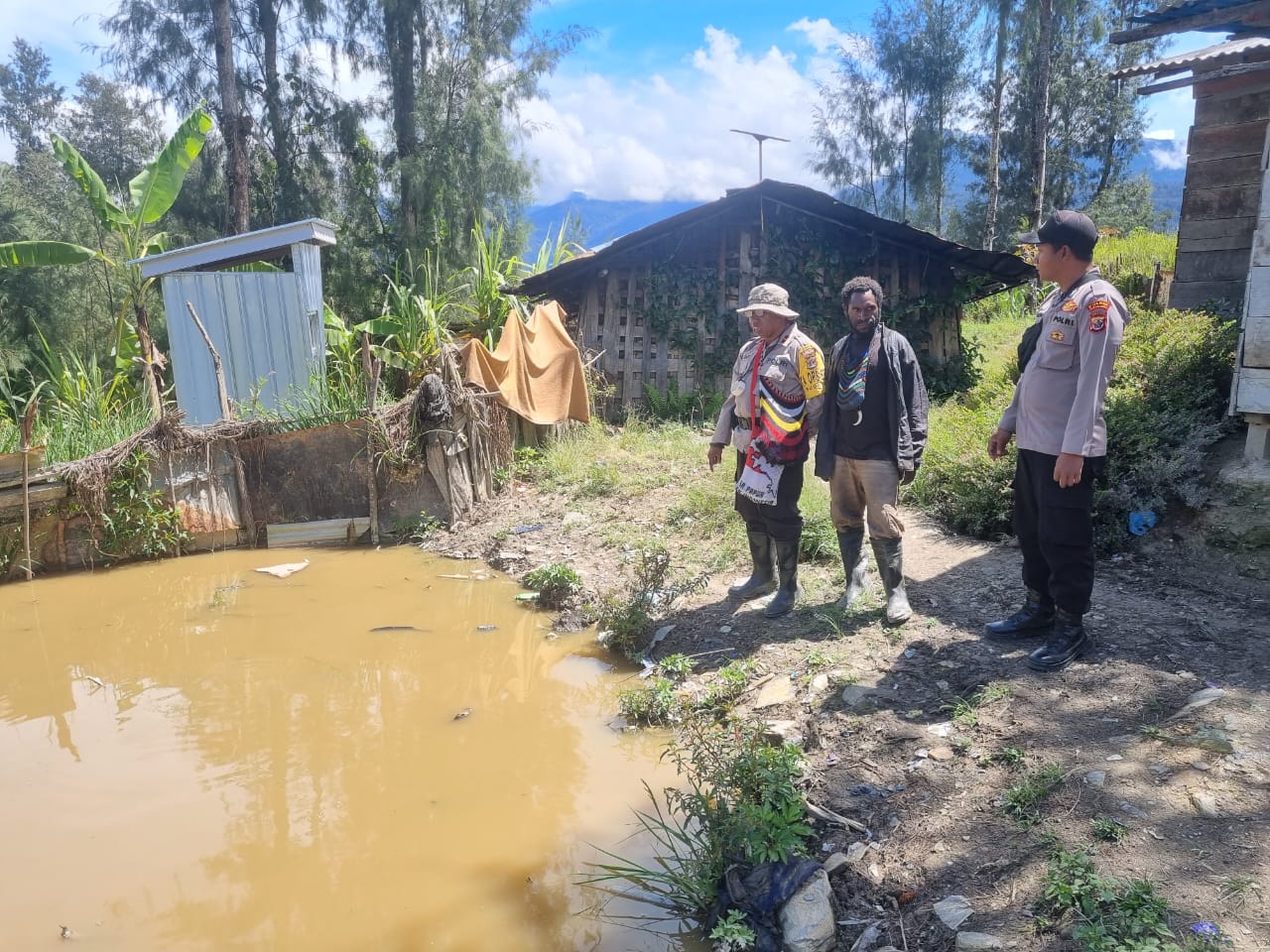 Lakukan Pengecekan Spot Kolam Ikan, Binmas Noken Intan Jaya Sambangi Warga Binaan