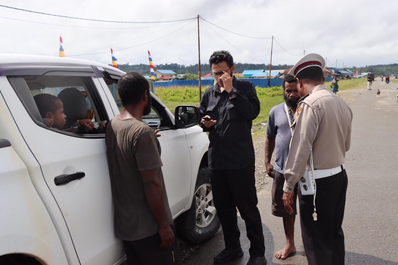 Batasi Pergerakan KKB Jajaran Polres Nduga Dan Satgas Gakkum Laksanakan Pemeriksaan Kendaraan Roda Dua dan Roda Empat