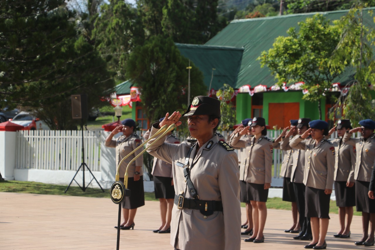 Hari Jadi ke 74, Polwan Polda Papua Ziarah ke Makam Pahlawan