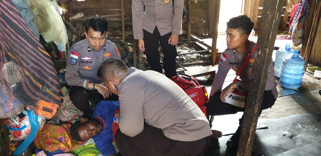 Tim Medis Satgas Ops Damai Cartenz Kembali Berikan Pelayanan Kesehatan Bagi Masyarakat Papua