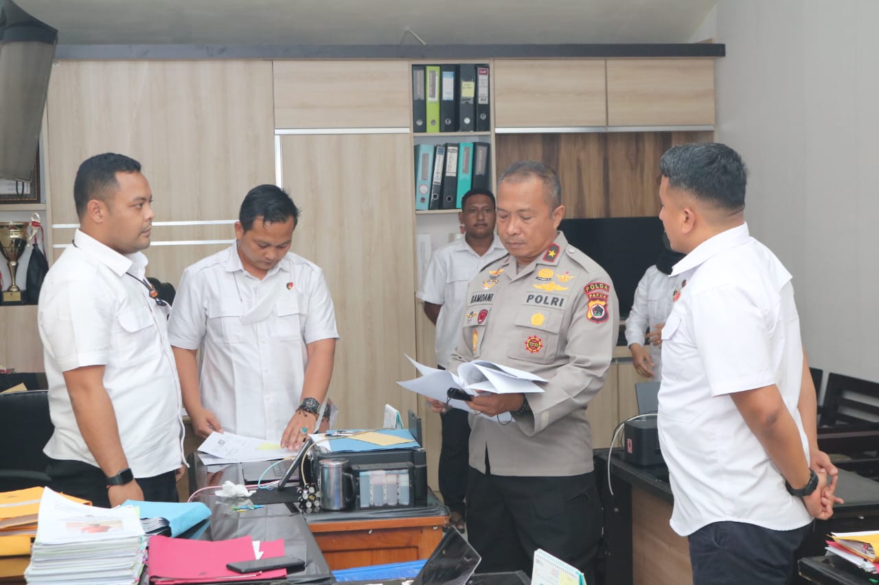 Pastikan Kinerja Anggota, Wakapolda Papua Tinjau Pelayanan dan Kegiatan Satker
