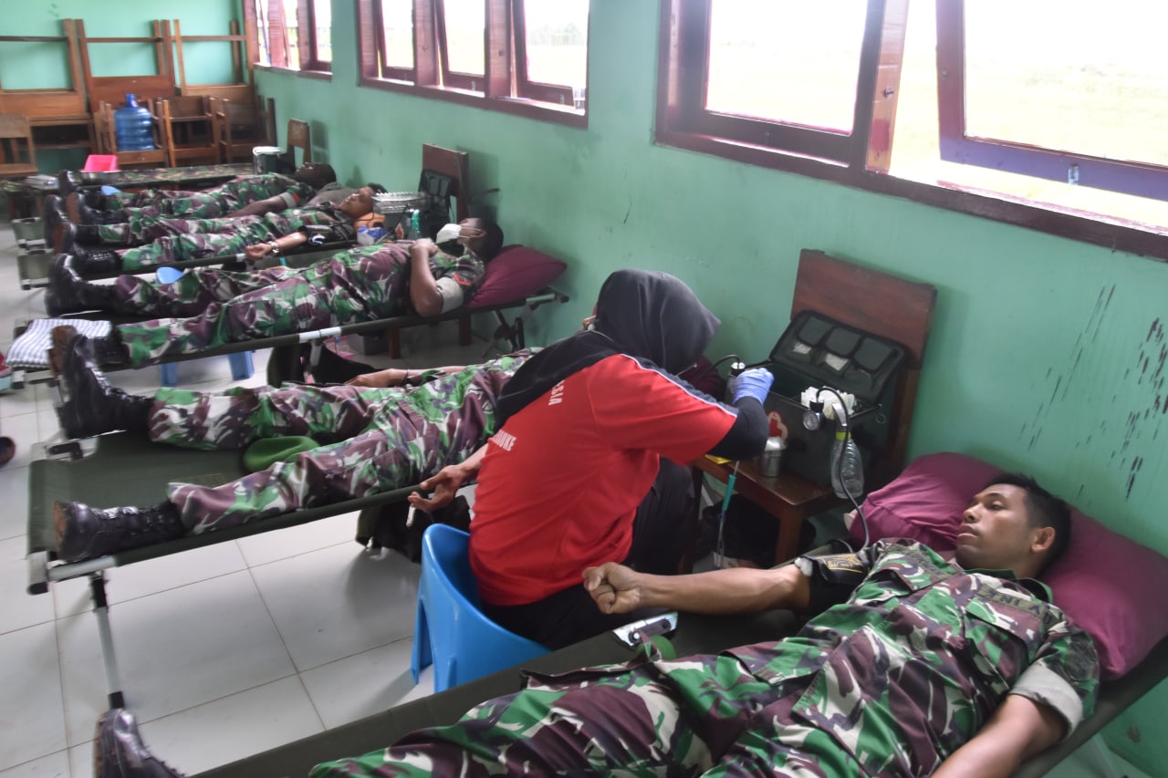 Puluhan Prajurit Korem 174/ATW Merauke Melakukan Aksi Donor Darah
