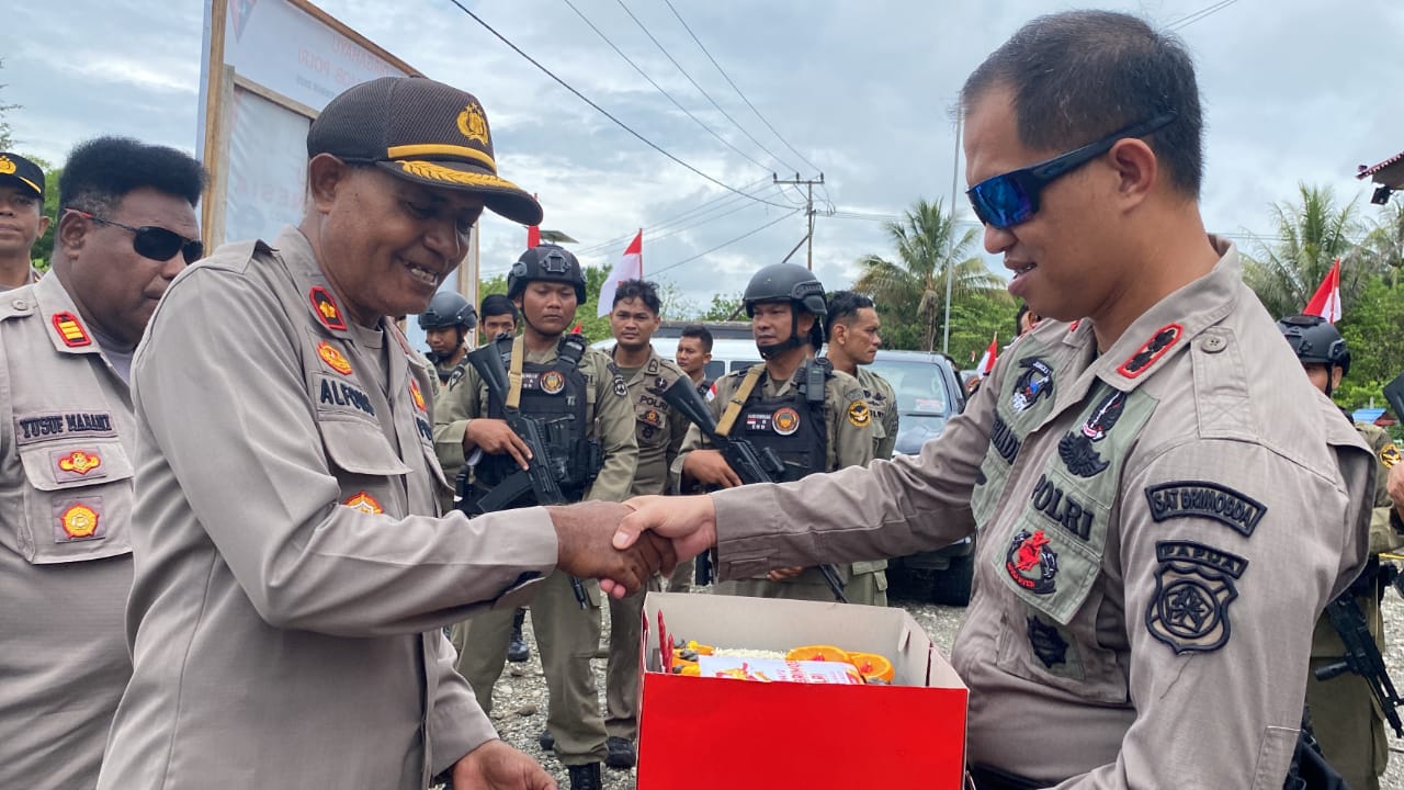 Satgas Preventif Terima Kejutan Dari Polres Yahukimo di HUT Ke-77 Brimob