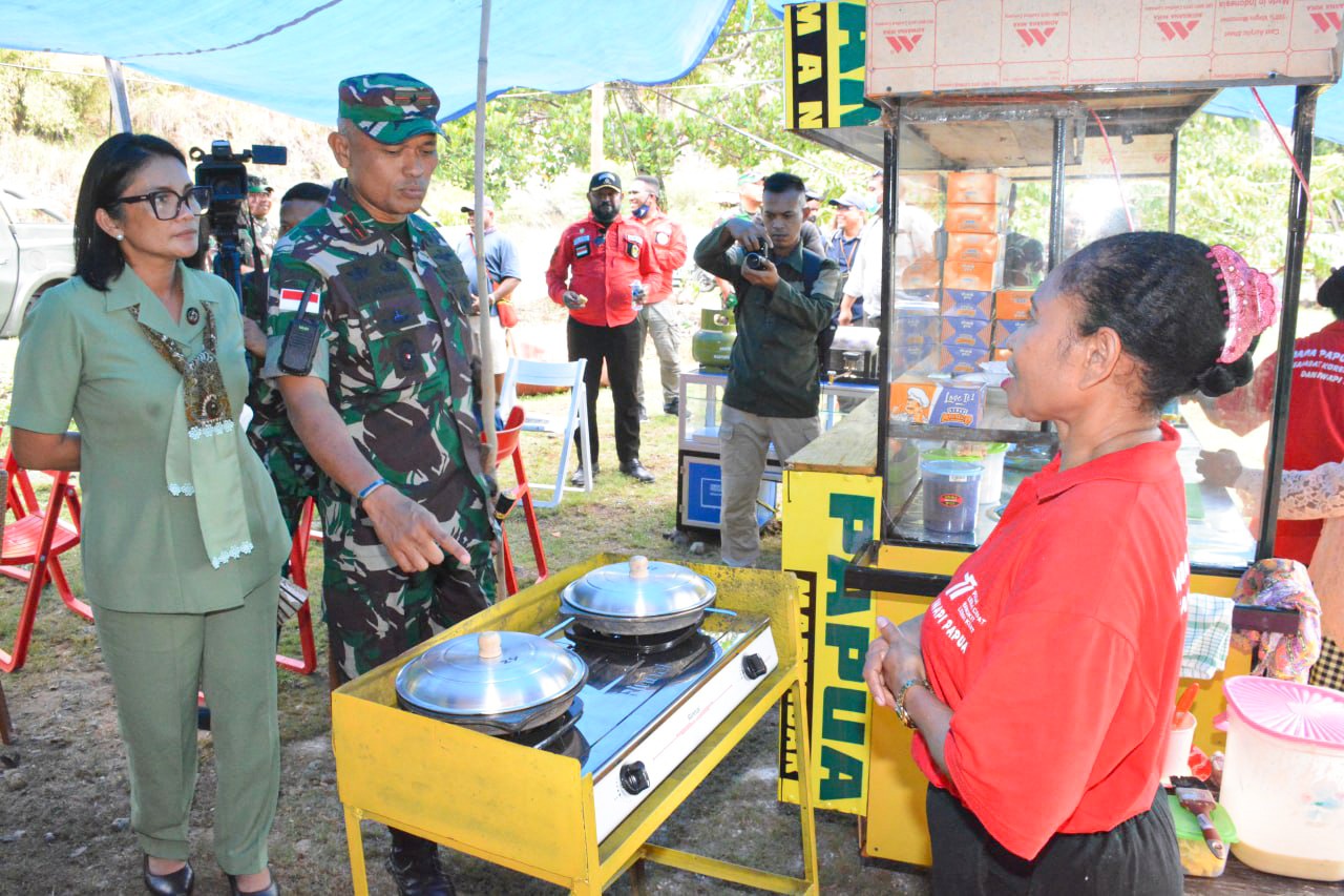Sambut Natal, Korem 172/PWY Wujudkan Impian Mama Papua Berjualan Martabak