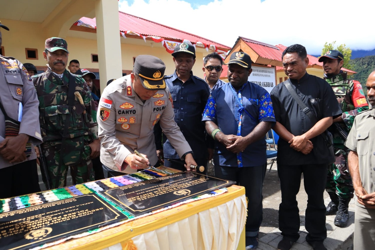 Tangis Kapolres Pegunungan Bintang Pecah di Distrik Okbibab