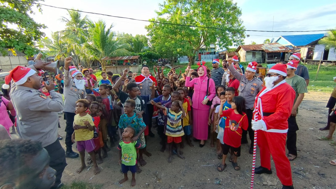 Polisi Santa Polsek KPL Berbagi Kasih Dalam Rangka Natal dan Tahun Baru
