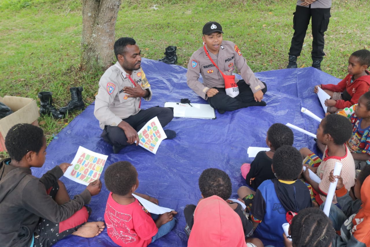 Bimbing Generasi Muda Papua, Binmas Noken Gelar Program SI-IPAR di Kampung Yagara