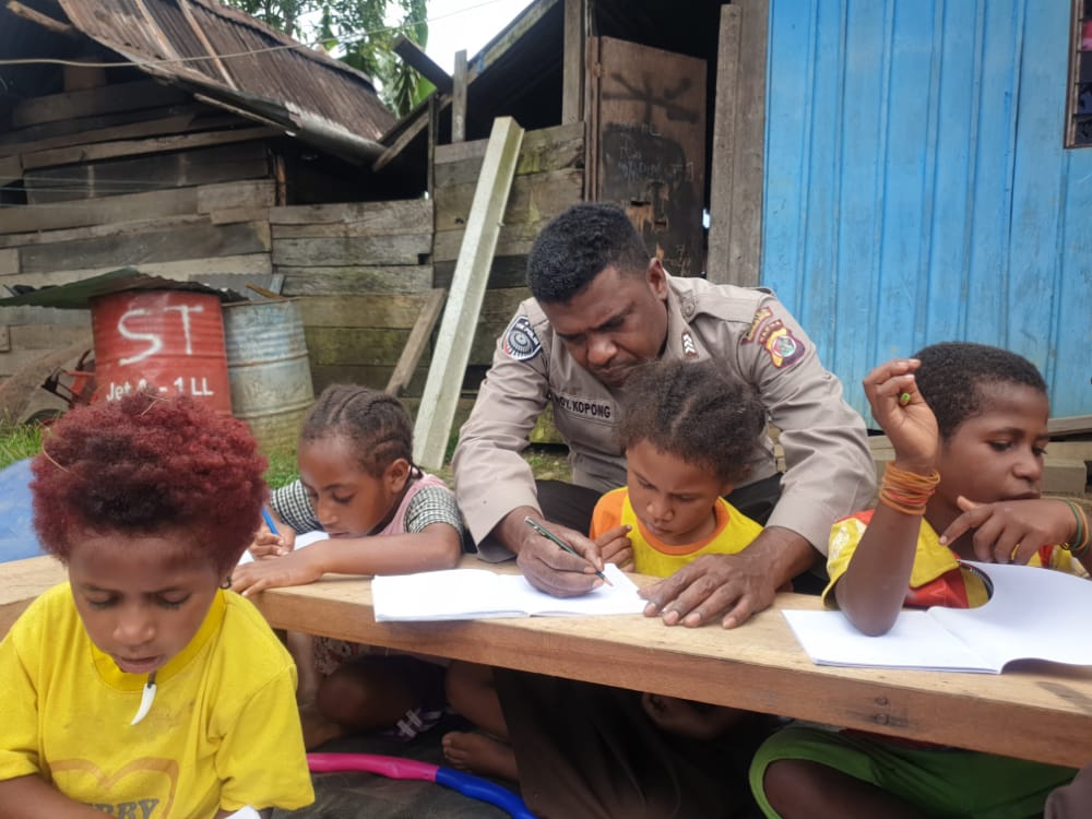 Melalui Program Si Ipar Binmas Noken Kembali Hadir Cerdaskan Anak di Pegubin