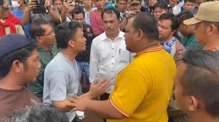Para Demonstran Sesalkan Sikap Polres Tapteng, Aksi Damai Copot Pj Bupati Nyaris Bentrok Dengan Masa Tandingan