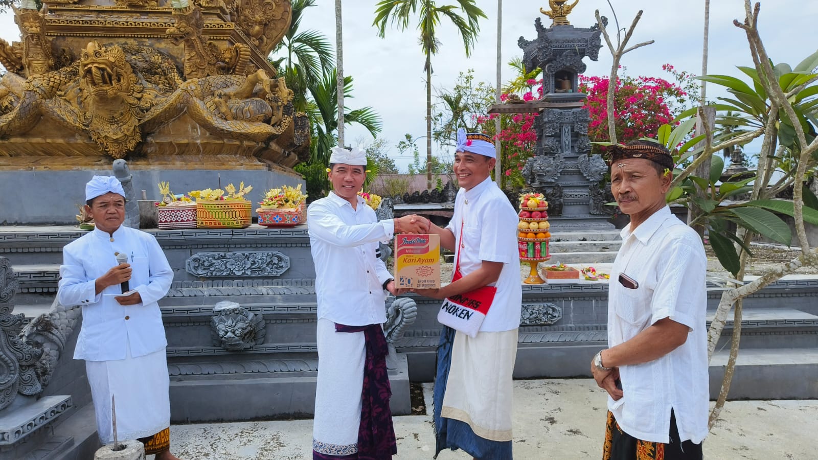 Hari Raya Saraswati, Umat Hindu Jajaran Polda Papua Gelar Sembahyang Bersama