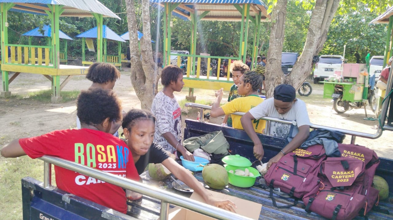 Anak-anak di Jayapura Ikuti Program Belajar Si Ipar sambil Berekreasi