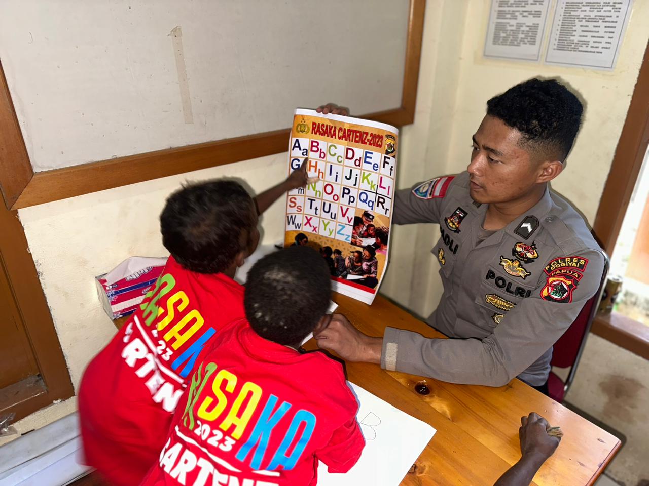 Keceriaan Anak Didik di Dogiyai, Membuat Terus Semangat Belajar Mengikuti Program Si Ipar