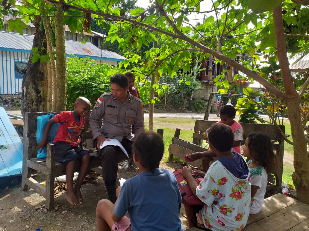 Si-Ipar Didik 5 Anak Putus Sekolah di Abe Pantai