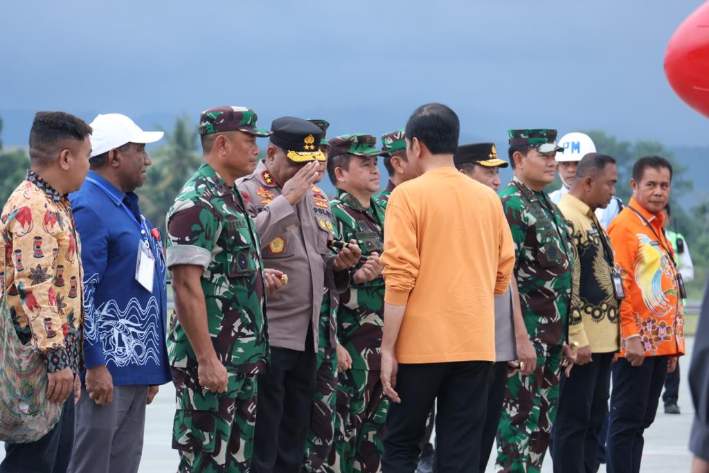 Dalam Rangka Kunjungan Kerja, Presiden Joko Widodo Sambangi Pasar Pharaa Sentani