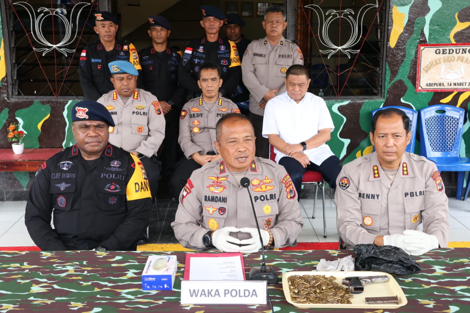 Polda Papua Lakukan Konferensi Pers Temuan Senjata Api Jenis Pistol Beserta Amunisi di Wilayah hukum Polresta Jayapura Kota