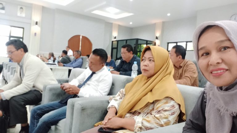 Tolak Revitalisasi pasar kuta bumi harga mati sekitar 500 pedagang lama