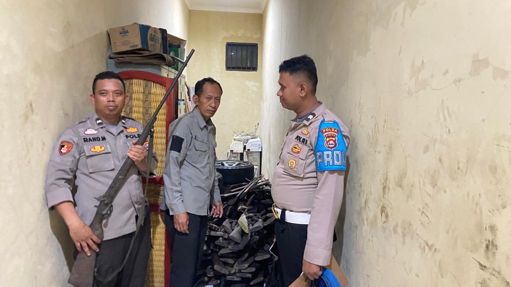 202 Pucuk Senjata Api Jenis Locok Diserahkan Masyarakat Daerah Kawasan Taman Nasional Ujung Kulon Kepada Polda Banten