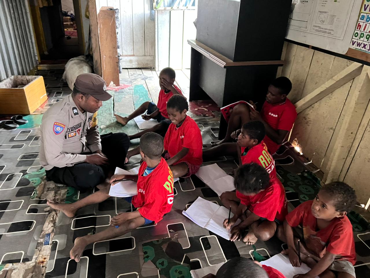 Program Si-Ipar Buka Akses Pendidikan Bagi Anak Putus Sekolah di Intan Jaya