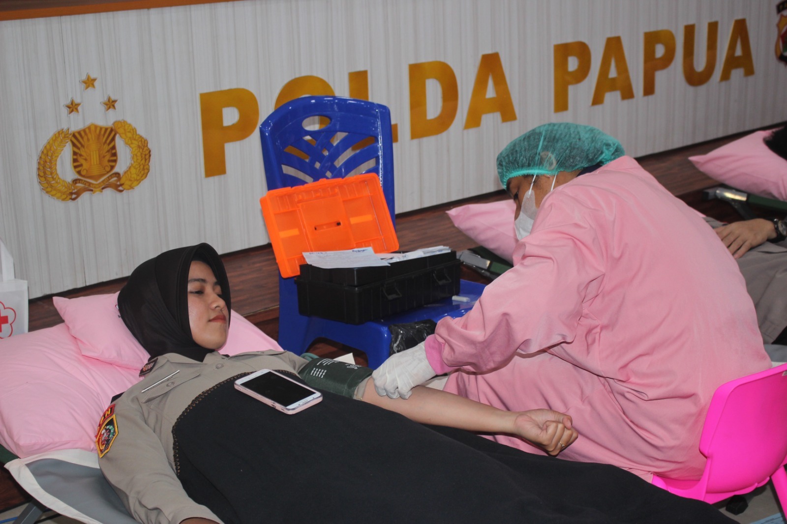Bakti Kesehatan Donor Darah Meriahkan Perayaan HUT Polwan RI ke-75 di Polda Papua