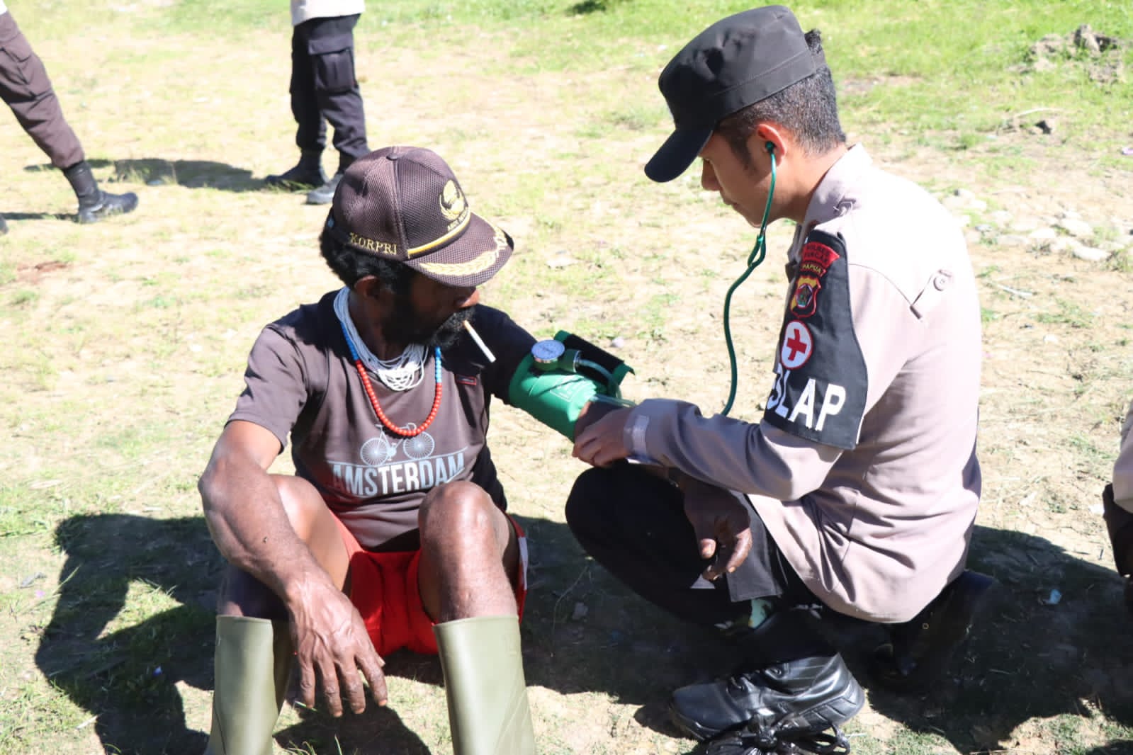 Tim Kesehatan Polri Edukasi Pencegahan Sakit Myalgia Bagi Warga Kabupaten Puncak