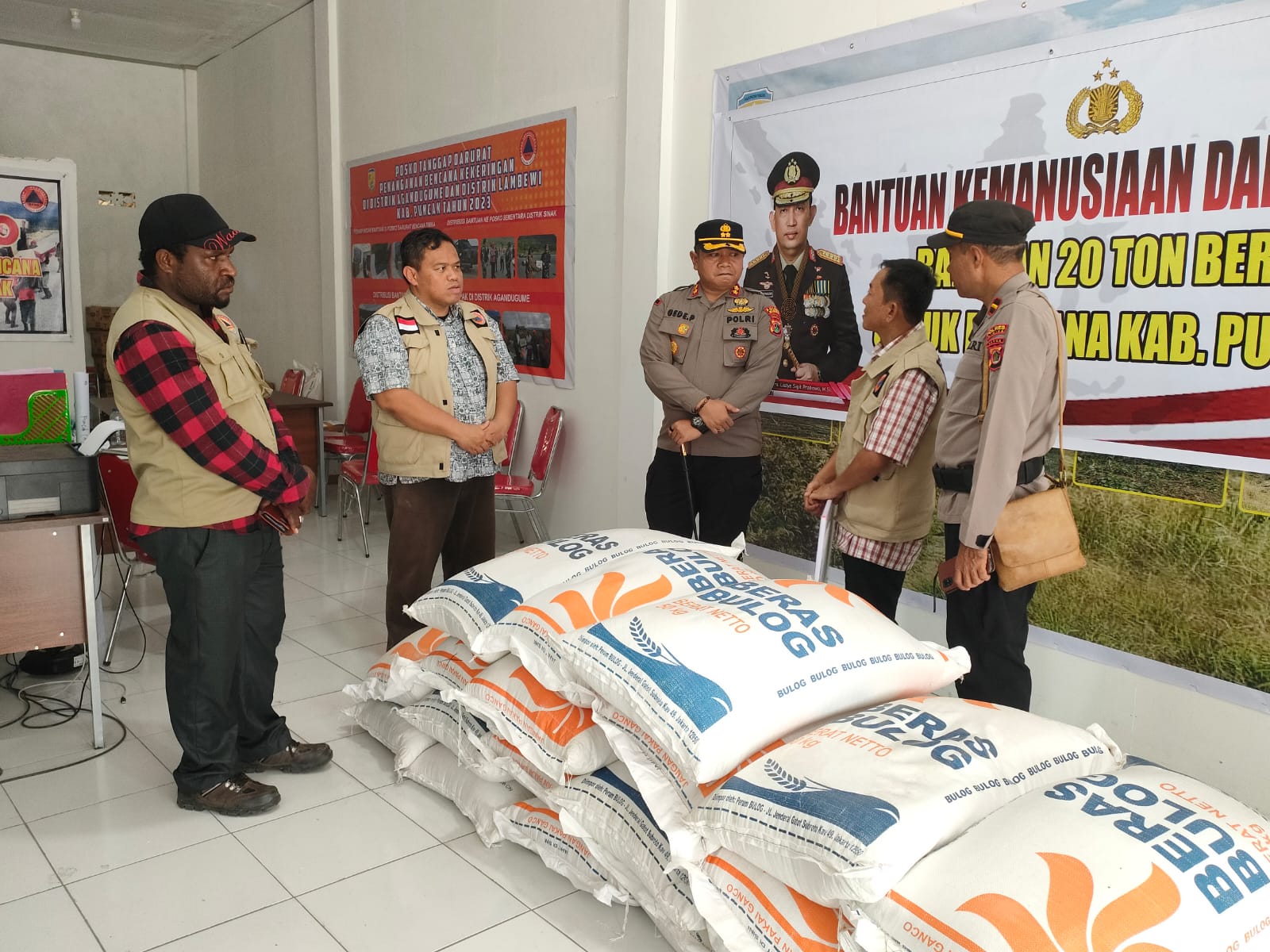 Bantuan 20 Ton Beras Diberikan Kapolri untuk Korban Bencana Kekeringan di Puncak