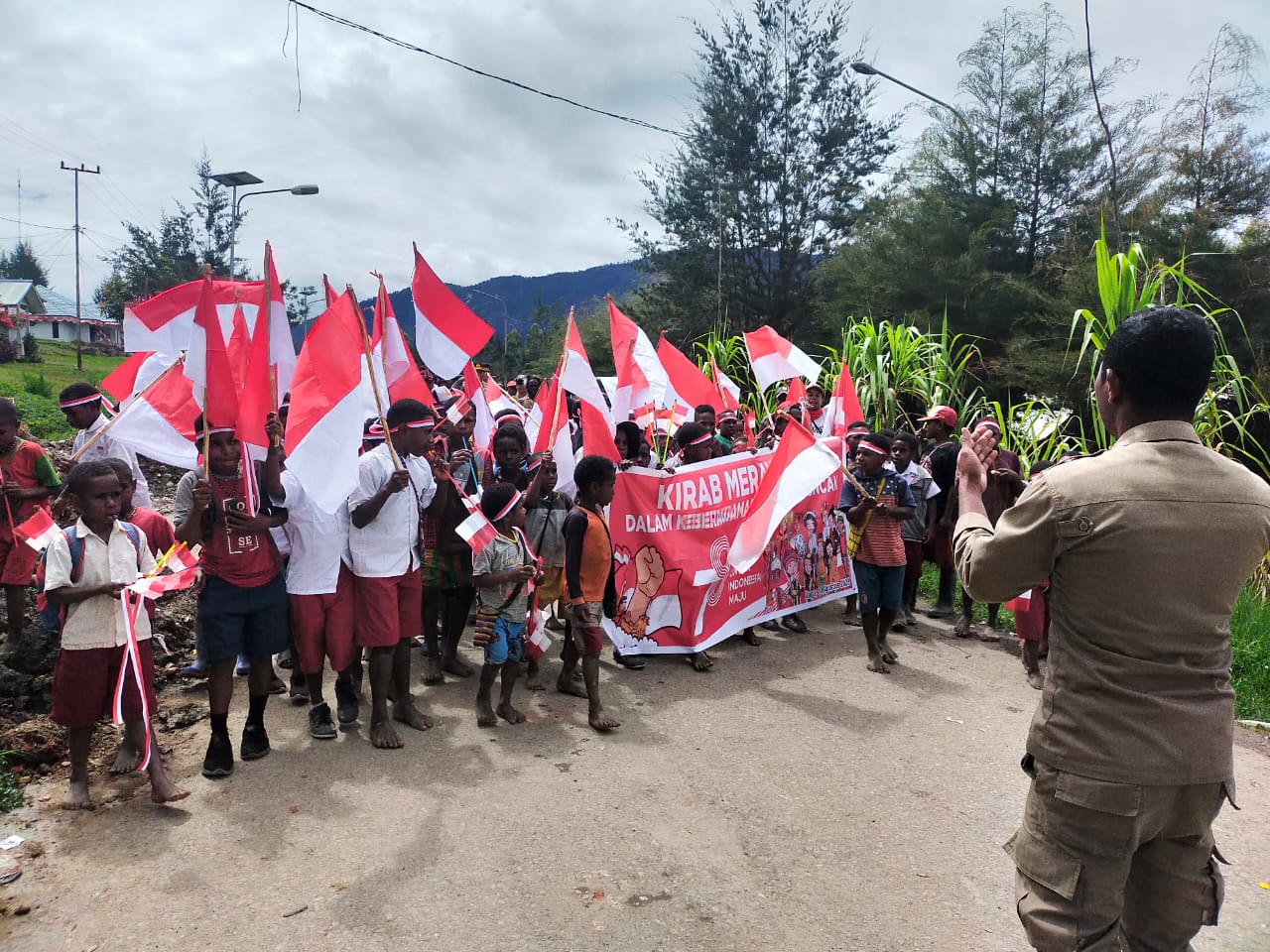 Semangat Kebangsaan Ditunjukkan Melalui Karnaval Dalam Peringatan HUT RI Ke-78 di Kabupaten Puncak