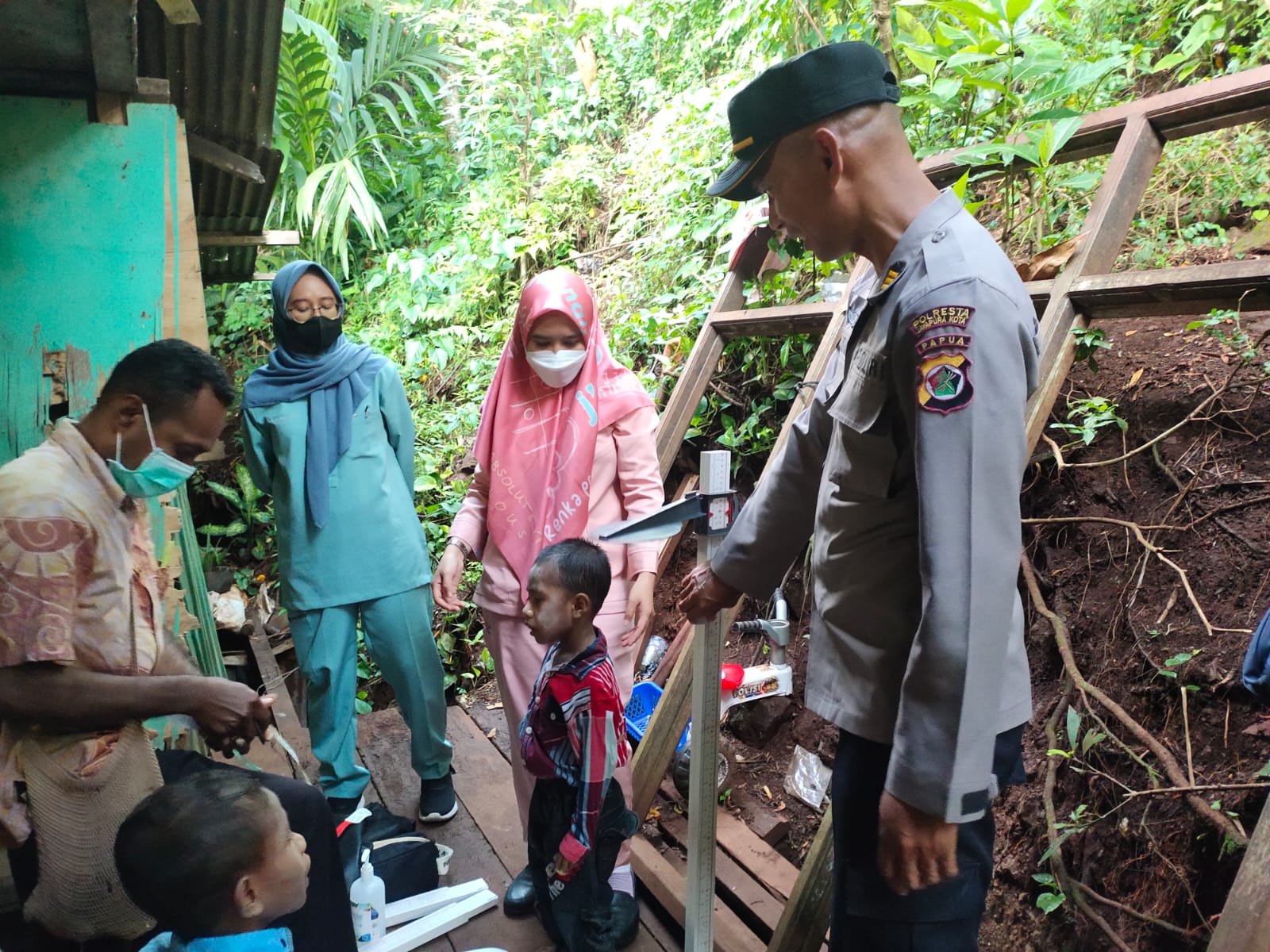 Tim Kesehatan Rasaka Cartenz Tangani Dua Anak Penderita Stunting di Kota Jayapura