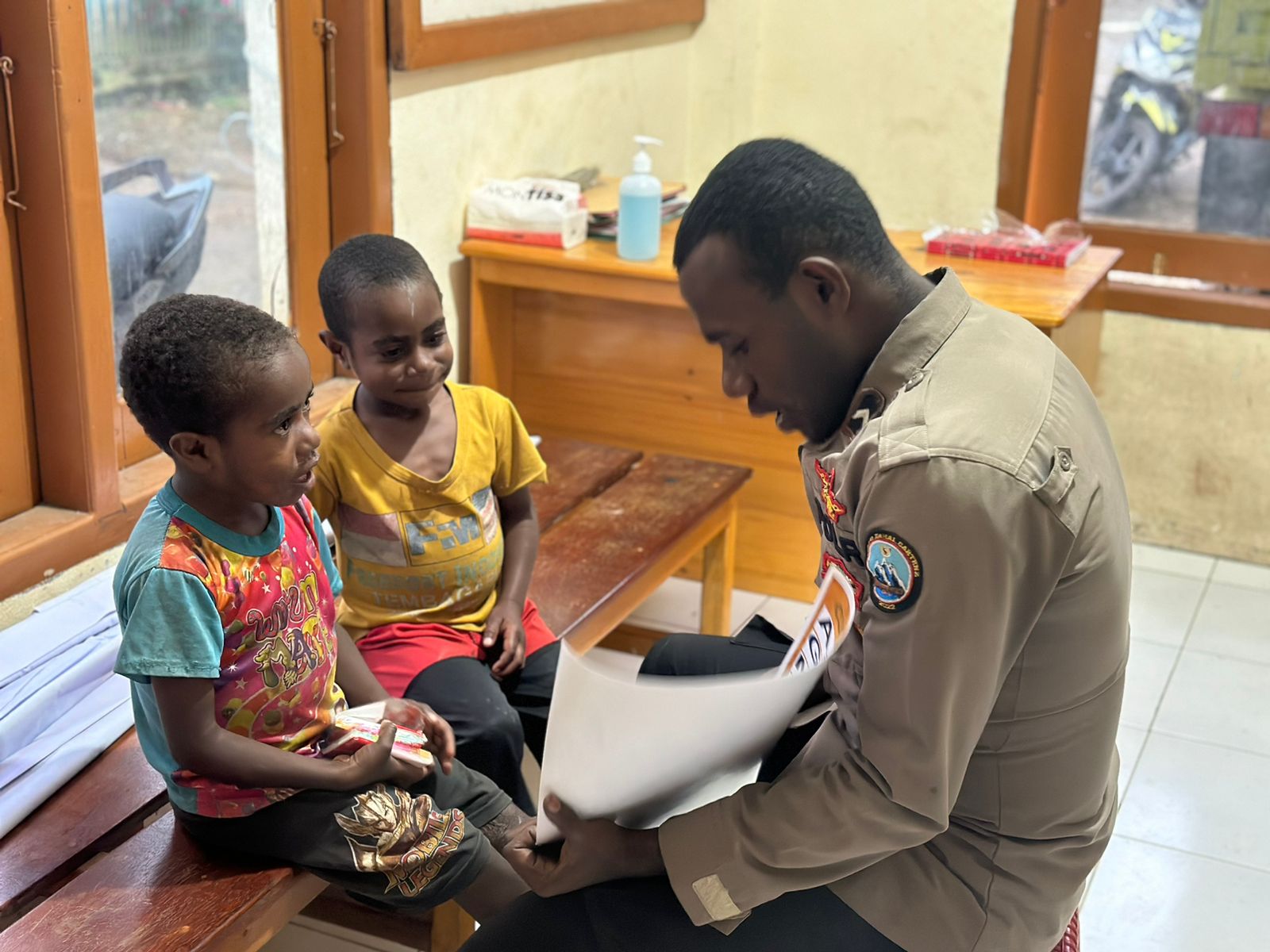 Kegiatan Si-Ipar Bantu Tingkatkan Kualitas Pendidikan di Dogiyai