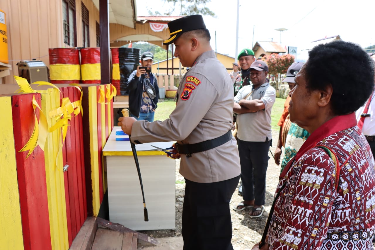 Kapolres Pegunungan Bintang Resmikan Rumah Kebangsaan Yetelas
