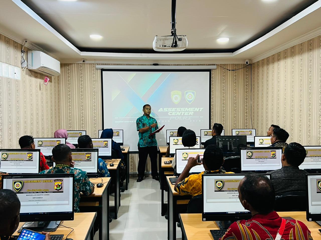 Tingkatkan SDM Personel Polri, Biro SDM Polda Papua Laksanakan Assesment Jabatan Kasat Lantas dan Kasat Binmas di Lingkungan Polda Papua