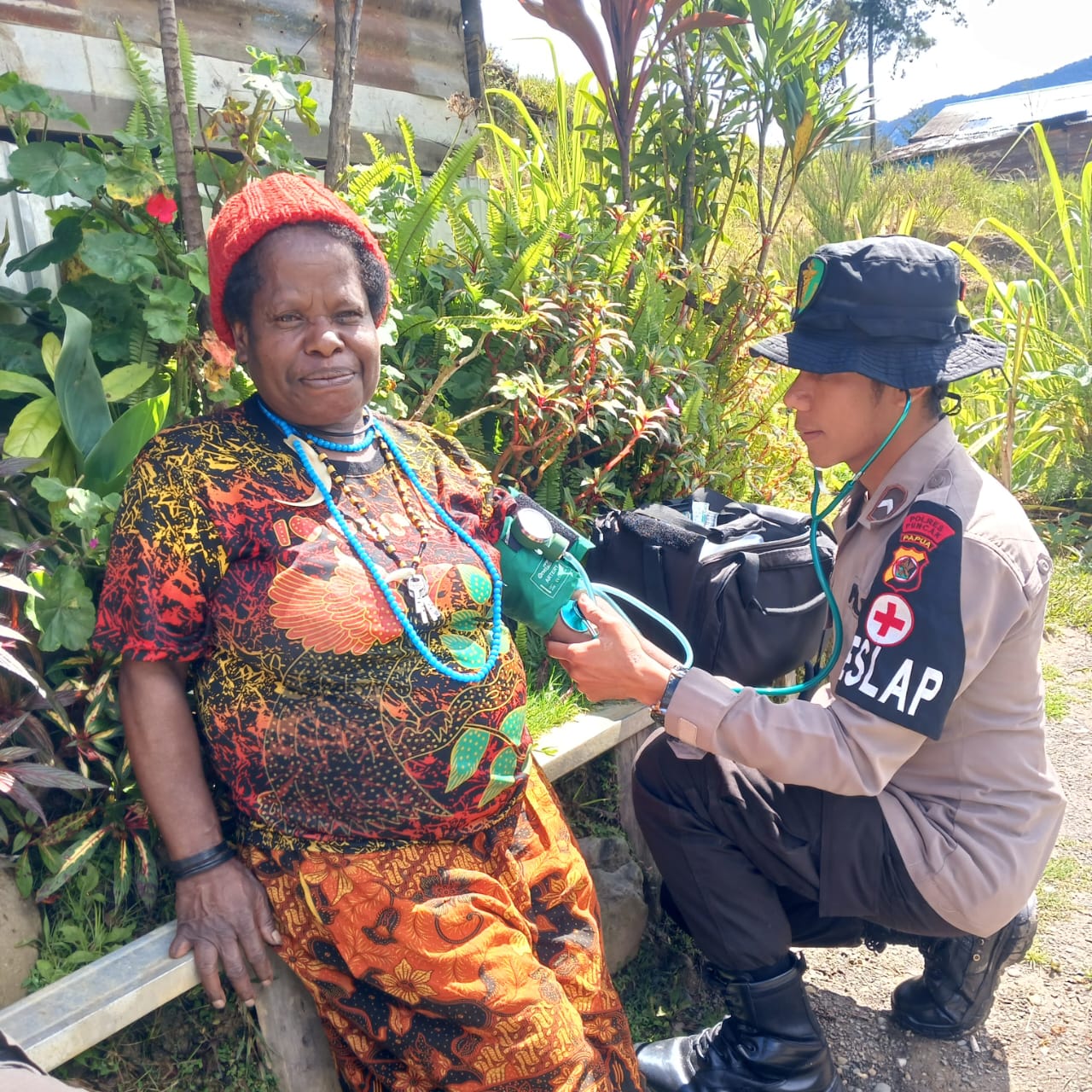 Upaya Polri Dalam Mengatasi Hipertensi dan ISPA di Daerah Terpencil Papua Tengah